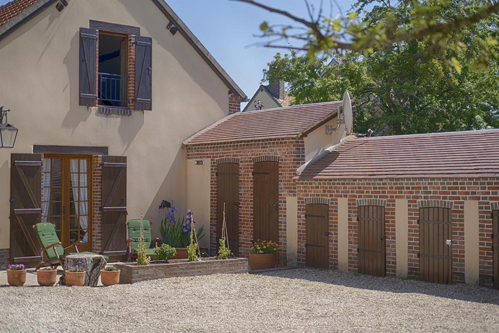 Le Logis Du Regisseur Panzió Charny-Oree-de-Puisaye Kültér fotó
